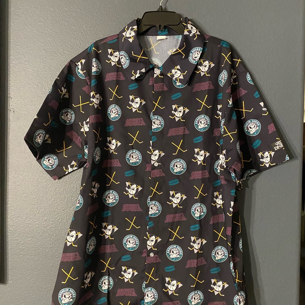 Anaheim Ducks XL button up short sleeve collared shirt. Limited edition